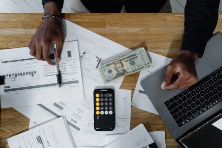 Saham Adalah: Pengertian, Jenis, Cara Kerja dan Risiko