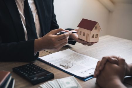 Broker Properti Adalah: Cara Kerja dan Tips Memilihnya!